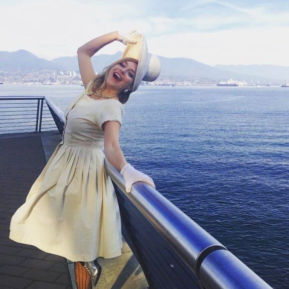 Meet your Posher, Julia - Picture 5 of 5